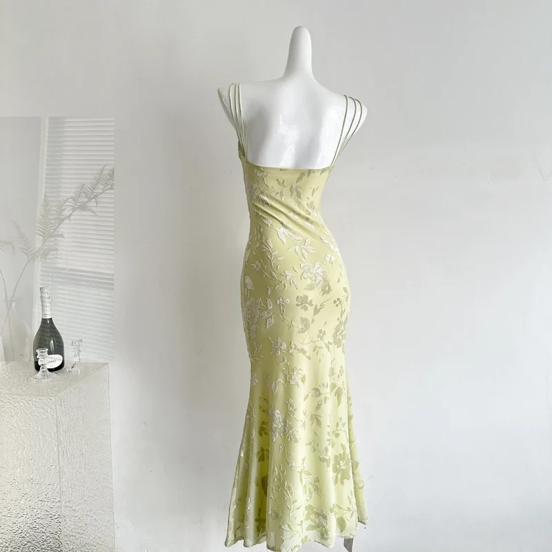 Robe Longue "Vintage" en Tulle – Bretelles Fines et Imprimé Floral