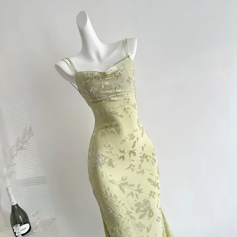 Robe Longue "Vintage" en Tulle – Bretelles Fines et Imprimé Floral