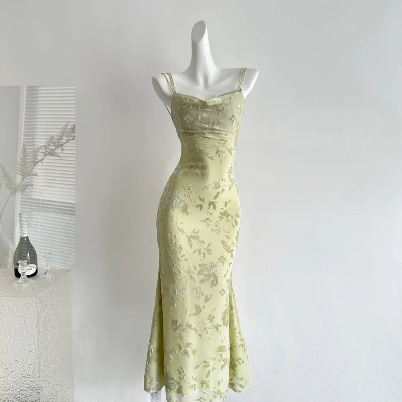 Robe Longue "Vintage" en Tulle – Bretelles Fines et Imprimé Floral