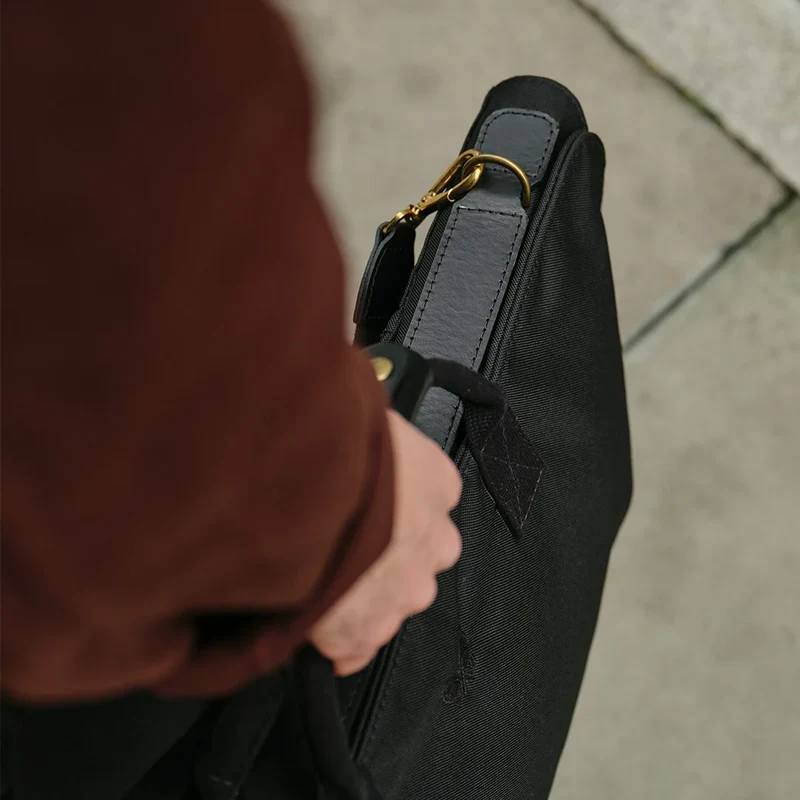 Trifold - Black