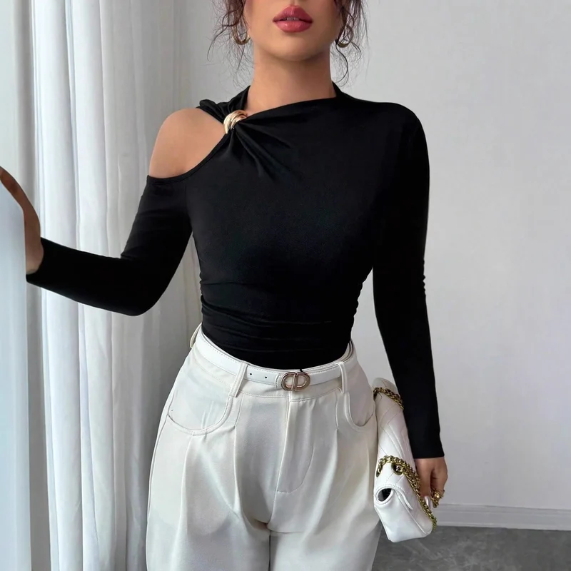 Haut Asymétrique avec Broche "Aura"